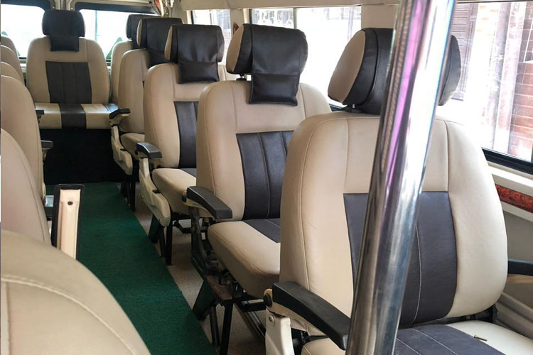 9 Seater Luxury Traveller